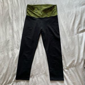 Fabletics Powerhold Leggings - High Waisted Leggings - Size Small (S) - 3/4